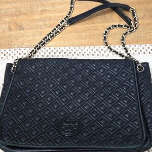 Shoulder bag with chain straps